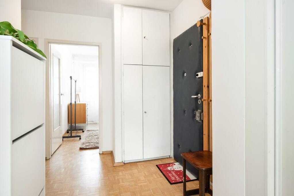 Room, Inflancka 19 Warszawa Exteriör bild